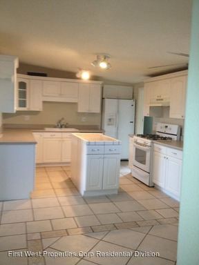 Building Photo - 310 Elgin St