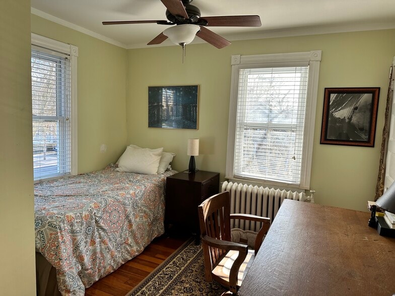 Building Photo - 14 Bedlow Ave