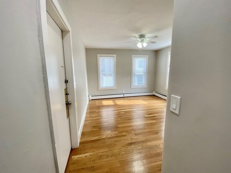 Building Photo - 23 Elmer St