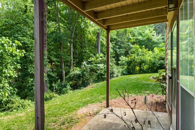 Building Photo - Terrace level condo in great Johns Creek location!