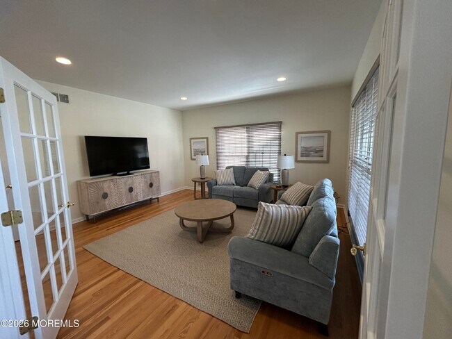 Building Photo - 206 Pointe Dr