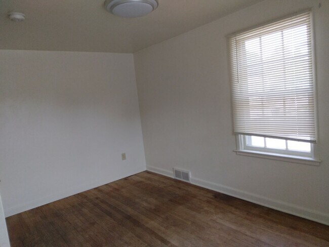 Building Photo - 1228/1230 Harding