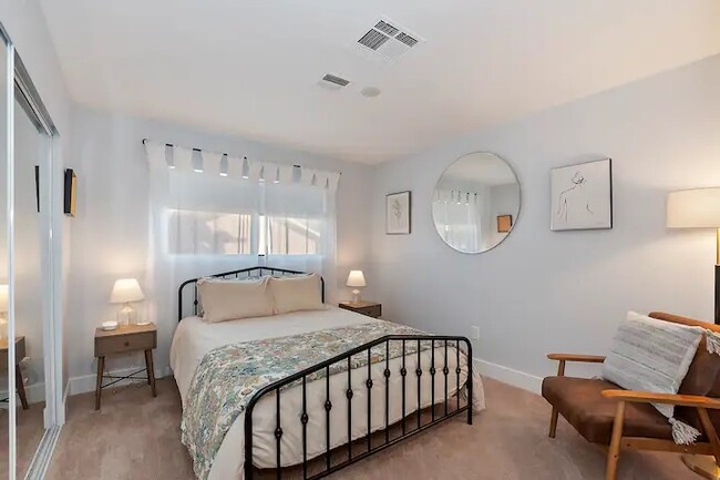 Building Photo - 58327 Bonanza Dr