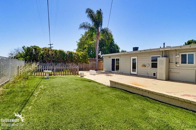 Building Photo - Enchanting 3Bdm 2Ba Home with Scenic Views in San Diego!