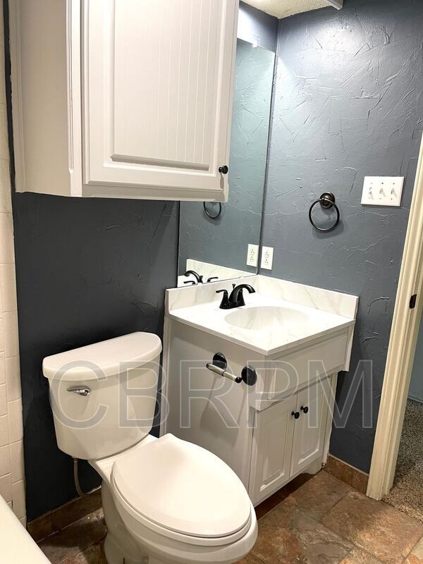 Building Photo - 1428 5th St