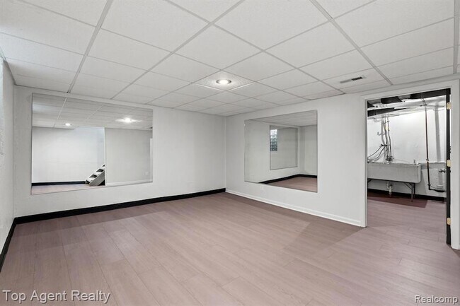 Building Photo - 1724 Graefield Rd