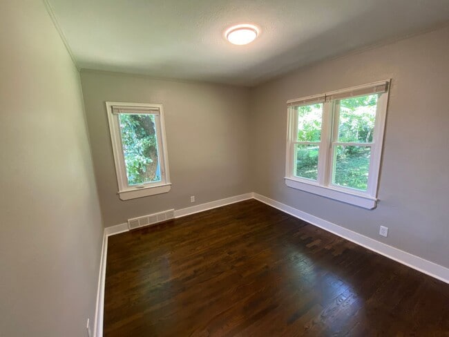 Building Photo - Fully Remodeled House!