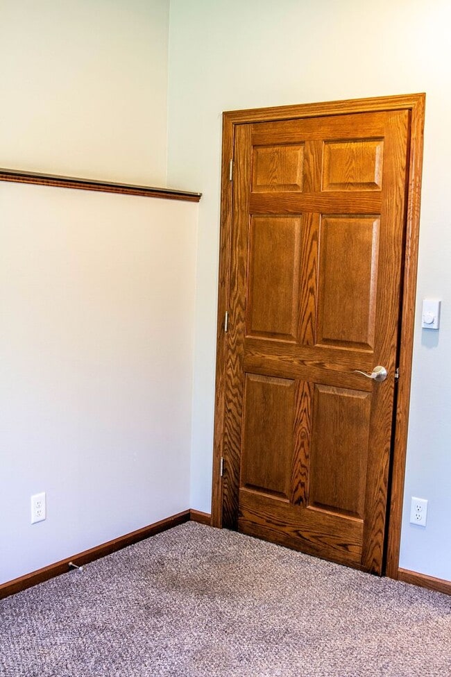 Building Photo - 613 Sheldon St