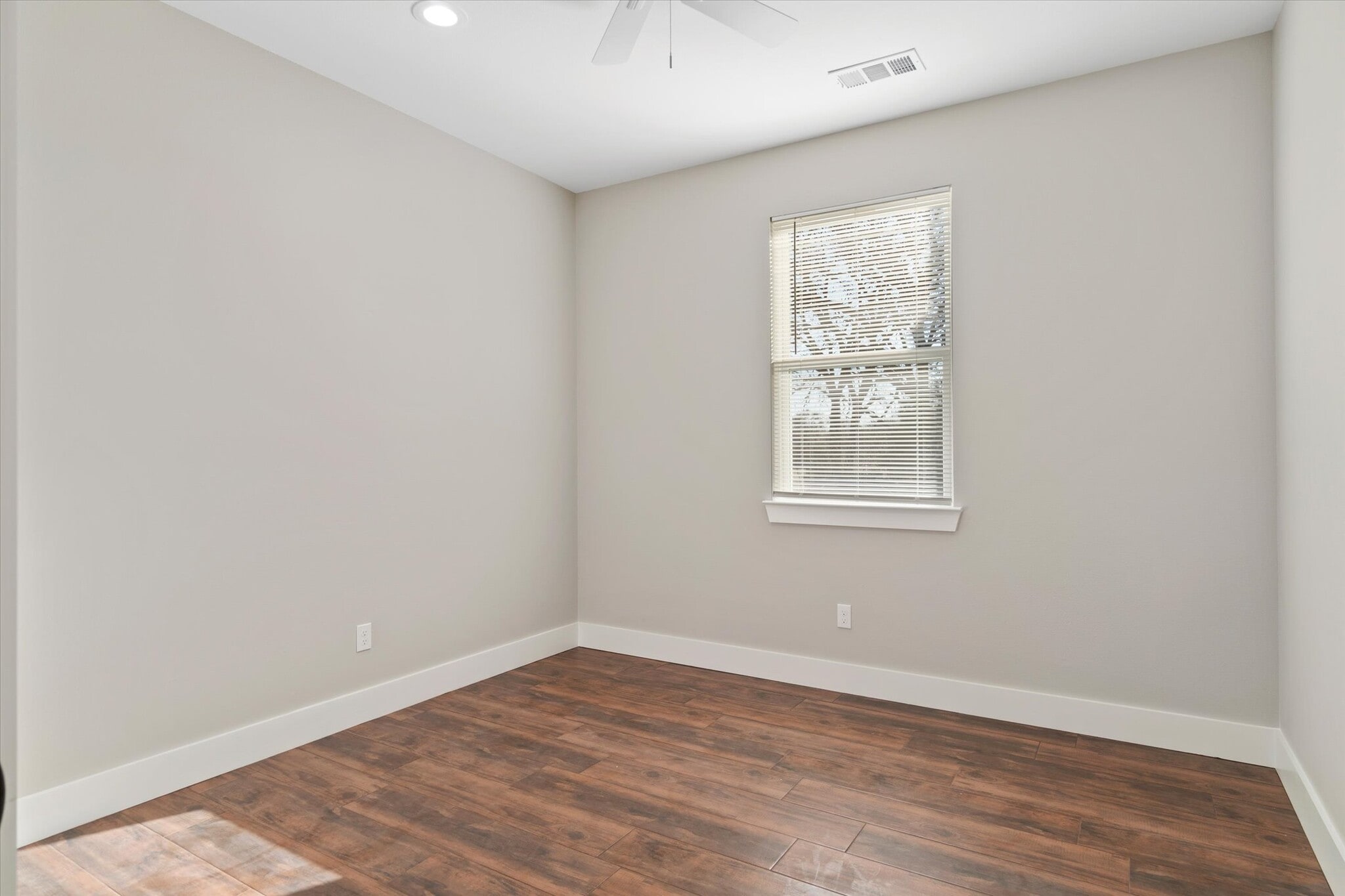 secondary bedroom - 27648 State Highway 64