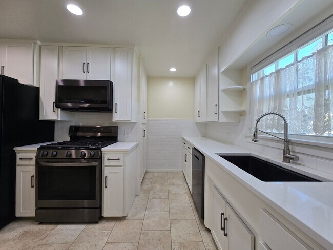 Building Photo - Updated Wood Streets home for Rent