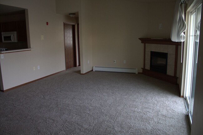 Building Photo - 1 Bed 1 Bath, 975 Sq Ft, 2nd Floor