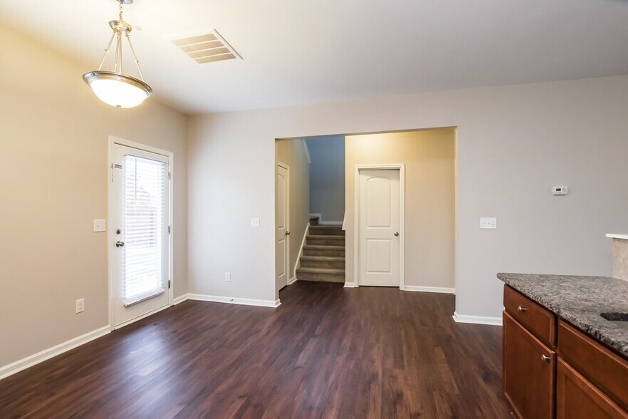 Building Photo - 252 Ranlo Ave