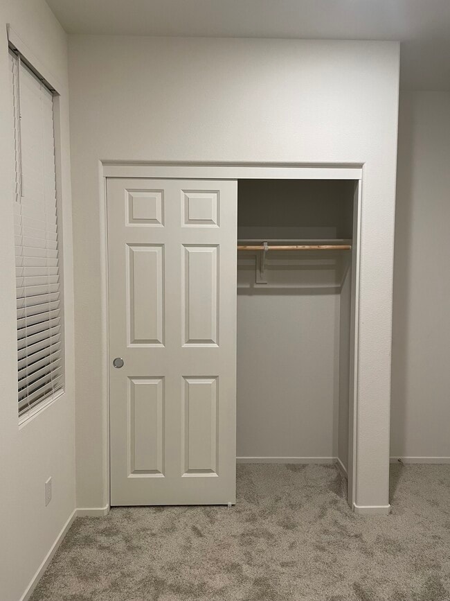 Room for Rent - 969 W Jasmine Way