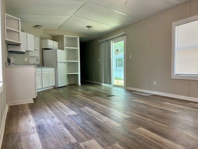 Building Photo - 26 White Oak Village