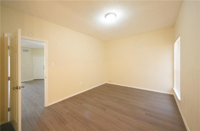 Building Photo - 11611 April Dr