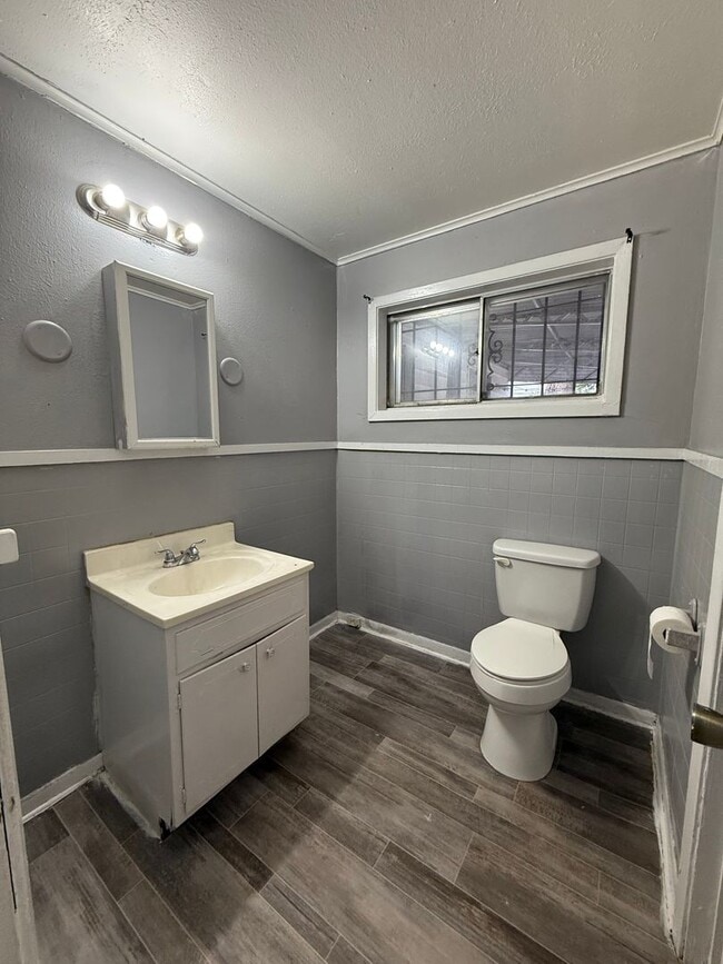 Building Photo - 2754 Lakehurst Ave