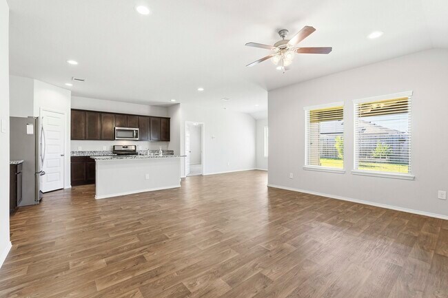 Building Photo - 3935 Country Club Dr