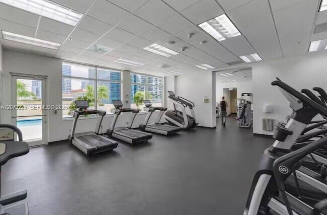 Building Photo - 1200 Brickell Bay Dr
