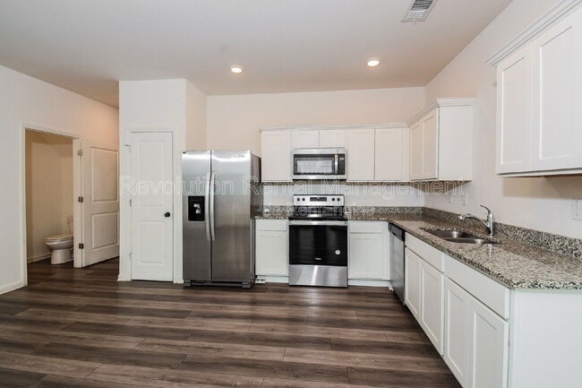 Building Photo - 310 Penn Sta Wy