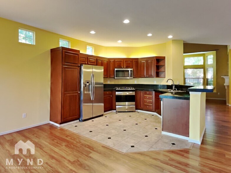 Building Photo - 1723 NE Ashberry Dr