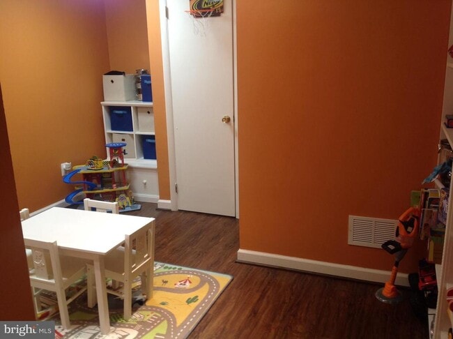 Building Photo - 3412 Ramsgate Terrace