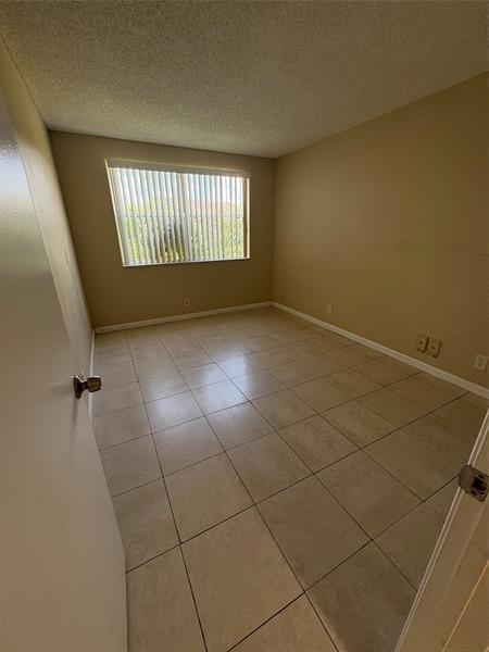 Building Photo - 9033 Wiles Rd