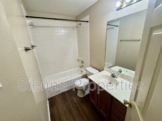 Building Photo - 909 House Creek Dr