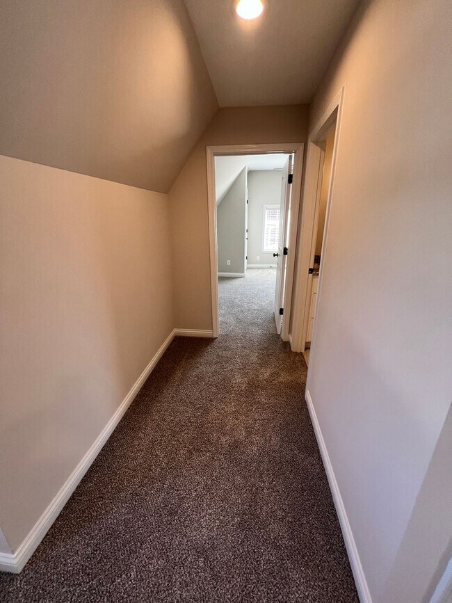 Building Photo - Spectacular newly remodeled home, next to the Square, Franklin, Ky