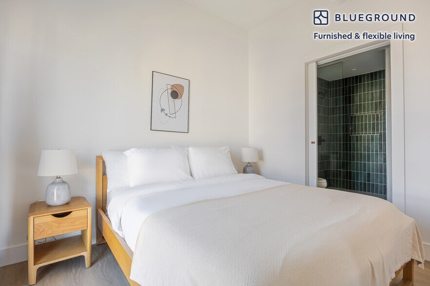 Building Photo - 611 N Virgil Ave