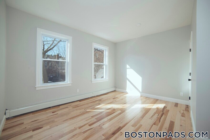 Building Photo - 10 Duffley Ct