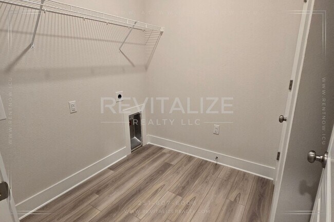 Building Photo - Modern 4BR/3BA Home Near Gulf Shores