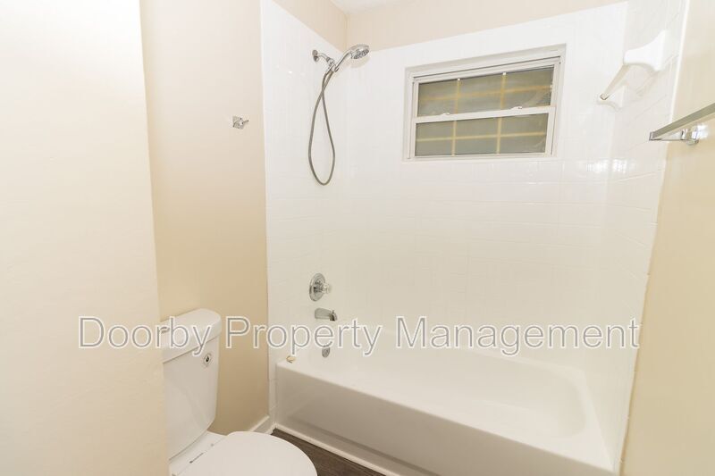 Building Photo - 2425 Ashmore Ave