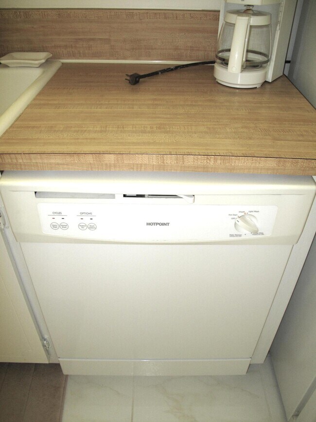 Building Photo - 14500 Canalview Dr