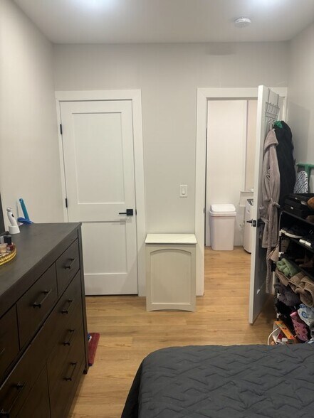 Building Photo - 42 Outwater Ln