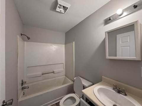 Building Photo - 928 Blount St