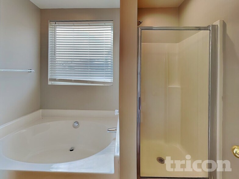 Building Photo - 142 Jacobs Woods Cir