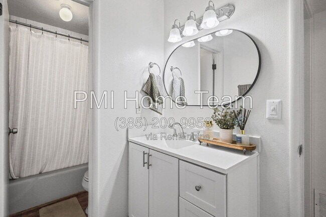 Building Photo - 5630 Meadow Ln
