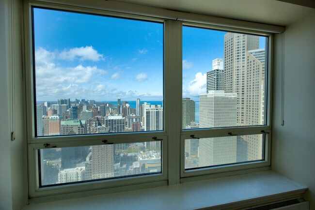 Building Photo - 57 E Delaware Pl