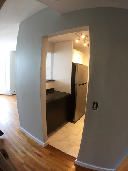 Building Photo - 25 Saint Stephen St
