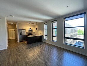 Building Photo - Parker Durand