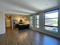 Building Photo - Parker Durand