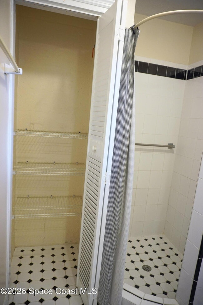 Building Photo - 2812 Shwonda Ave NE