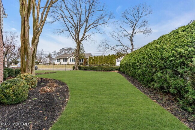 Building Photo - 2412 Homestead Ave