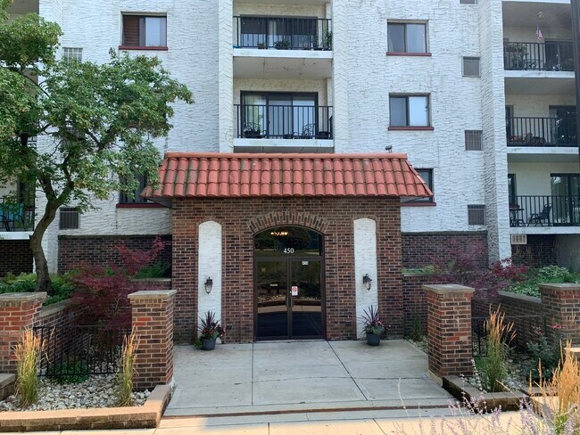 Building Photo - 450 Plum Creek Dr