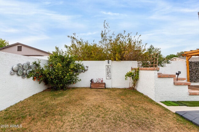 Building Photo - 2744 E Windrose Dr