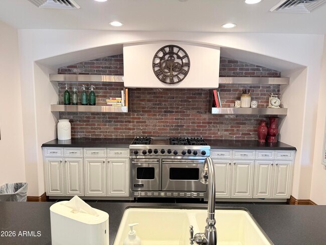 Building Photo - 7181 E Camelback Rd