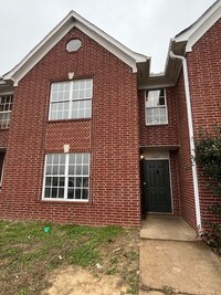 Building Photo - Renovated 3 Bedroom 3 Bath Townhome for Rent!