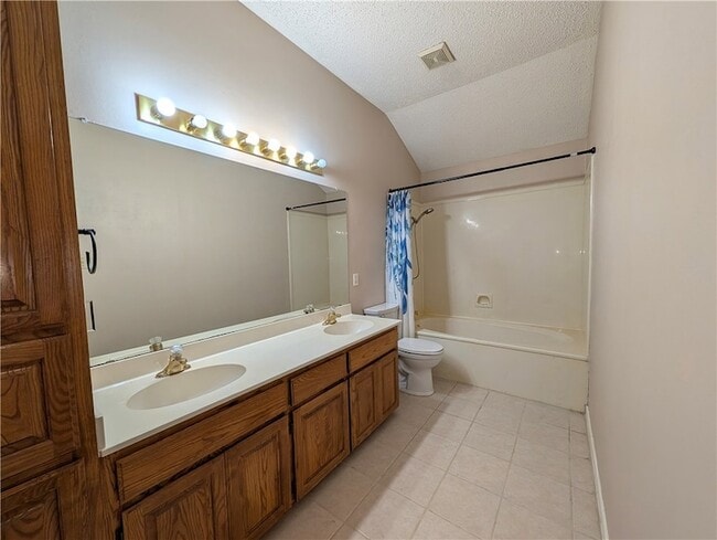 Building Photo - 14929 Red River Dr