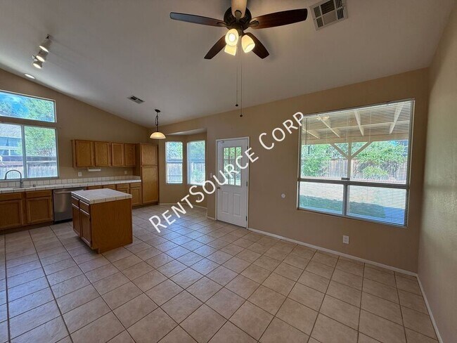 Building Photo - 38758 Almador Ct