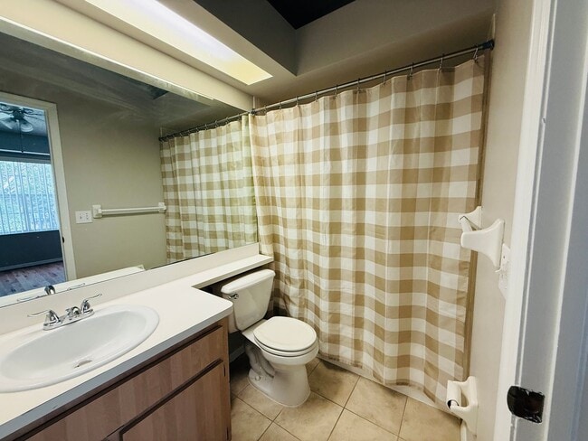 Building Photo - 2843 Thaxton Dr